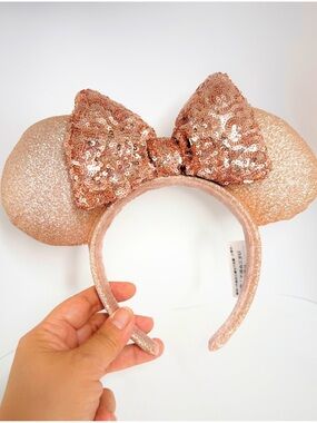 Effortlessly elegant Minnie ears that instantly elevate your Disney look ✨